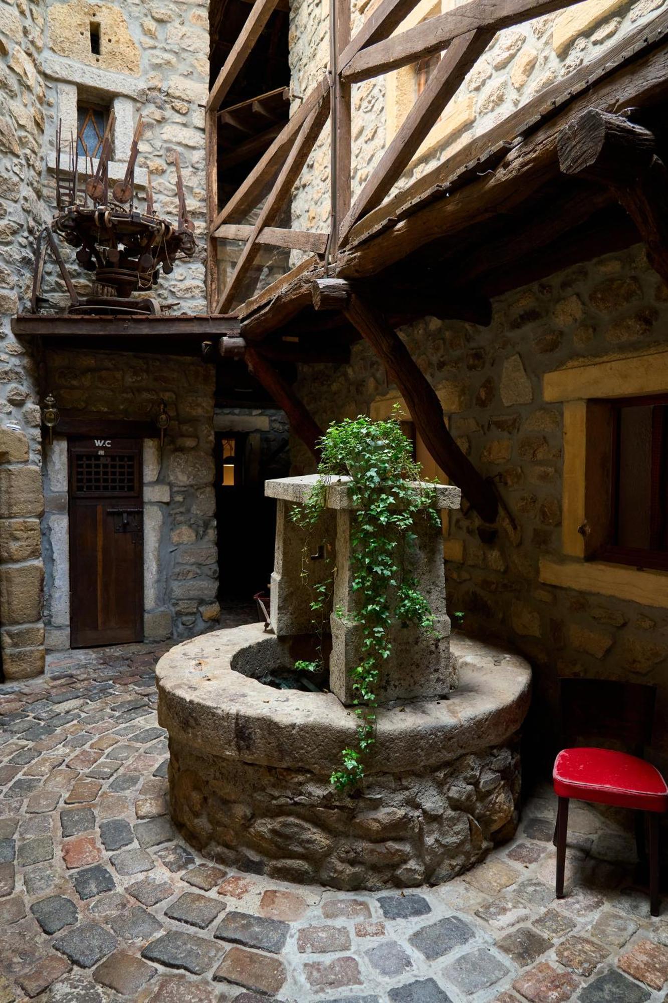 Aux Prisons De Montagny Bed & Breakfast Exterior photo