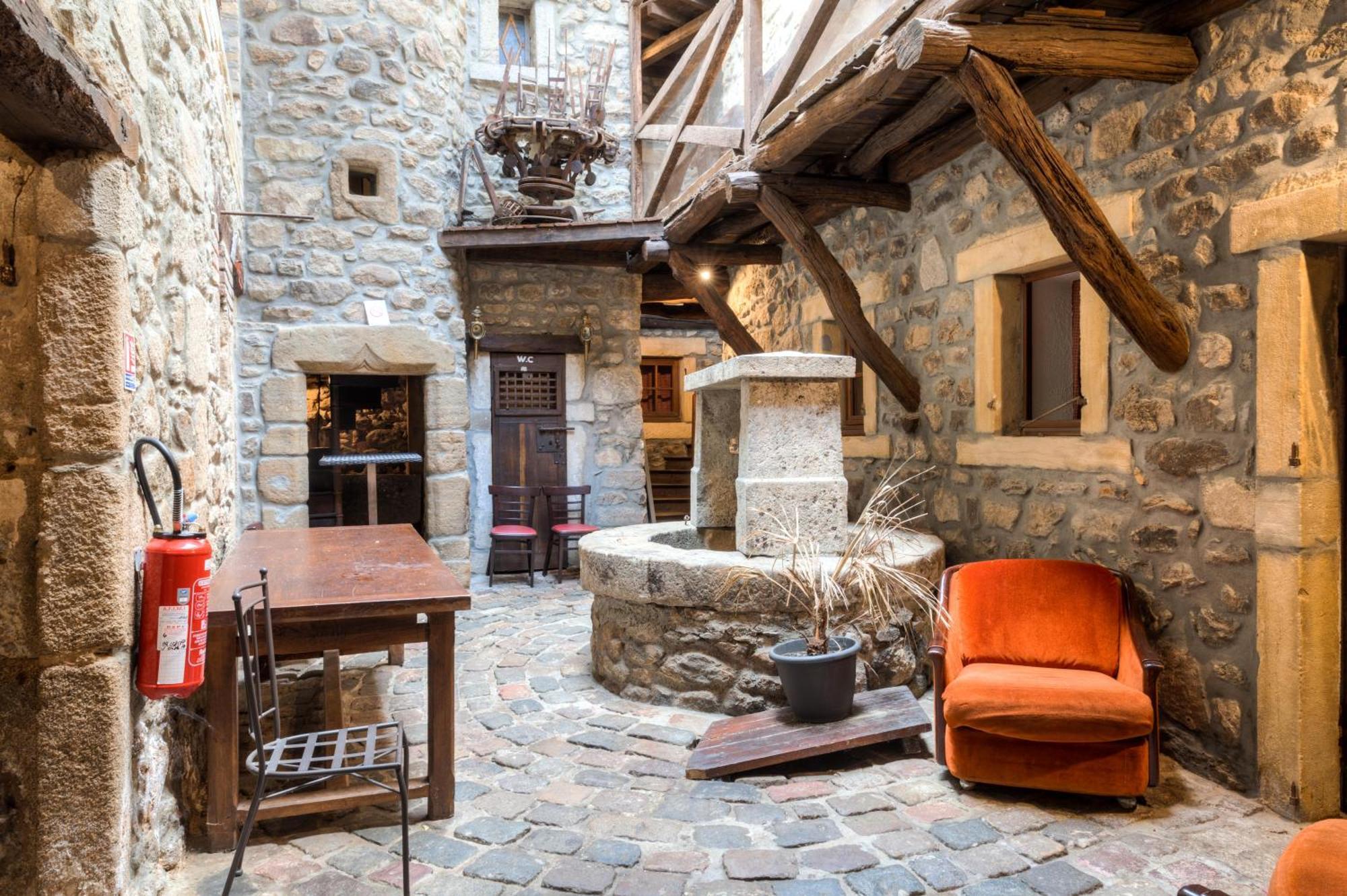 Aux Prisons De Montagny Bed & Breakfast Exterior photo