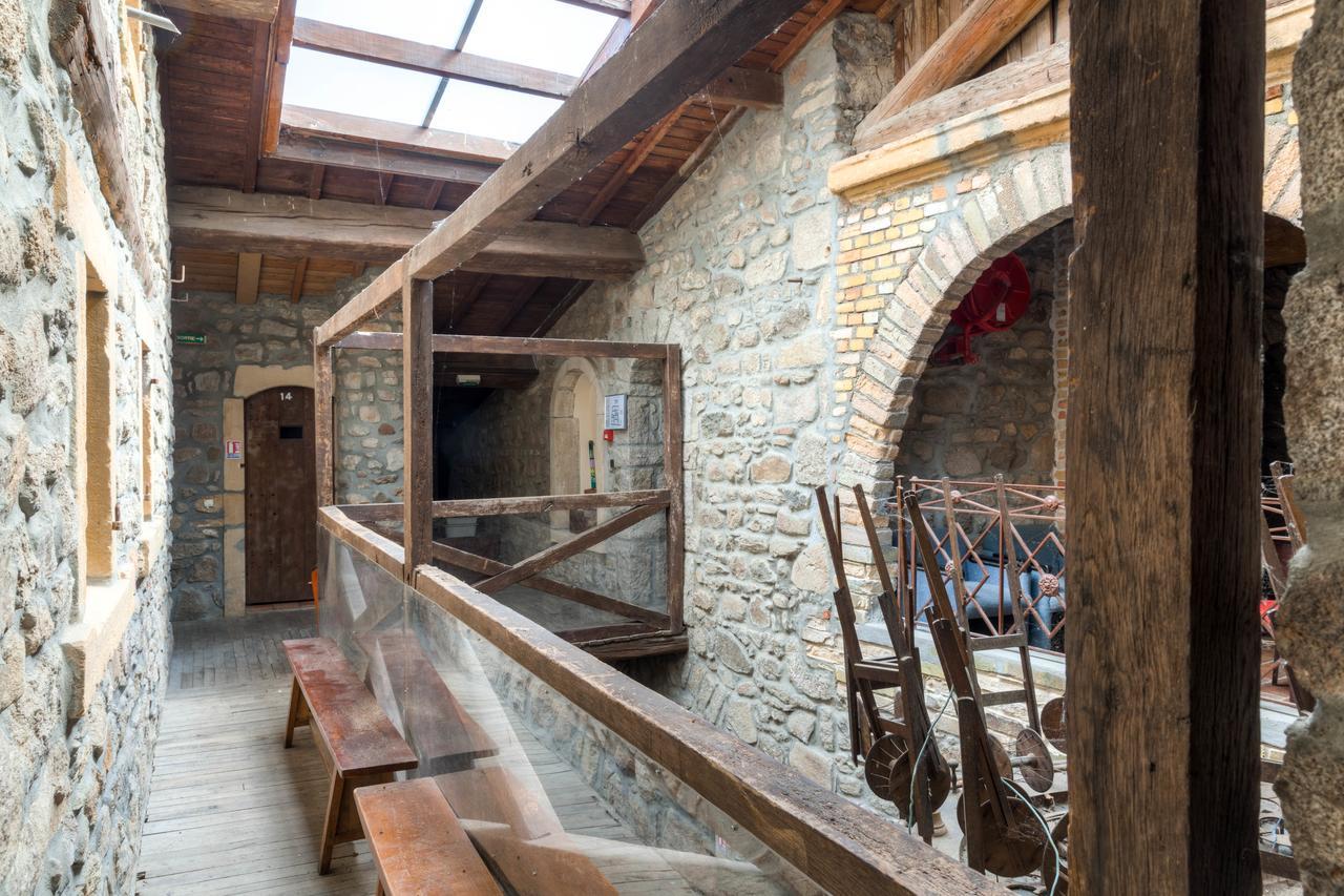 Aux Prisons De Montagny Bed & Breakfast Exterior photo